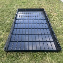 Gardening tray for plants