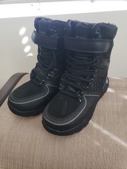 Rugged Outback Size 5 Snow Boots 