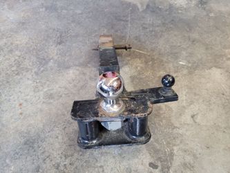 Trailer hitch / ball mount