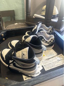 Boys shoes