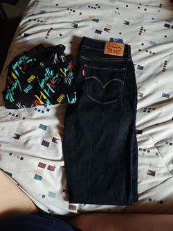 New Levi's size 28 by 32 boys skinny jeans top long sleeve size medium