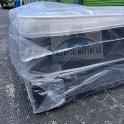 Queen mattress pillow top set with box spring (2pc - new) 