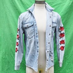 FOREVER 21 MEN  DENIM JEANS ROSES 🌹 JACKET SIZE LARGE 