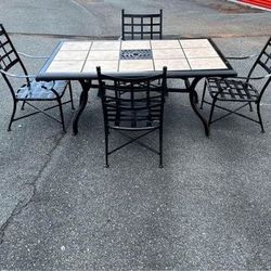 Beautiful Aluminum Patio Set Large Table and 4 Chairs OBO*