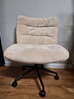 Criss cross chair