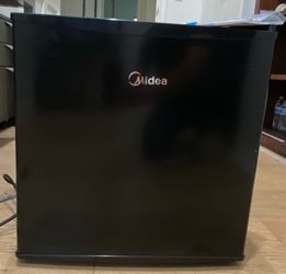 Midea 1.7 cu.ft. Mini Refrigerator
