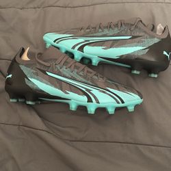 Puma Ultra Cleats Men’s Size 10