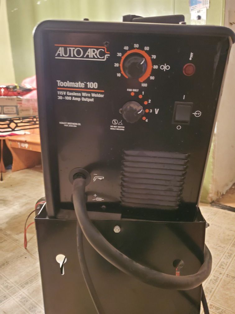 Nice auto arc wire welder 115v with brand new roll around cart $130 also has a new .035 wire roll
