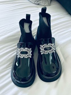 Girls shoes