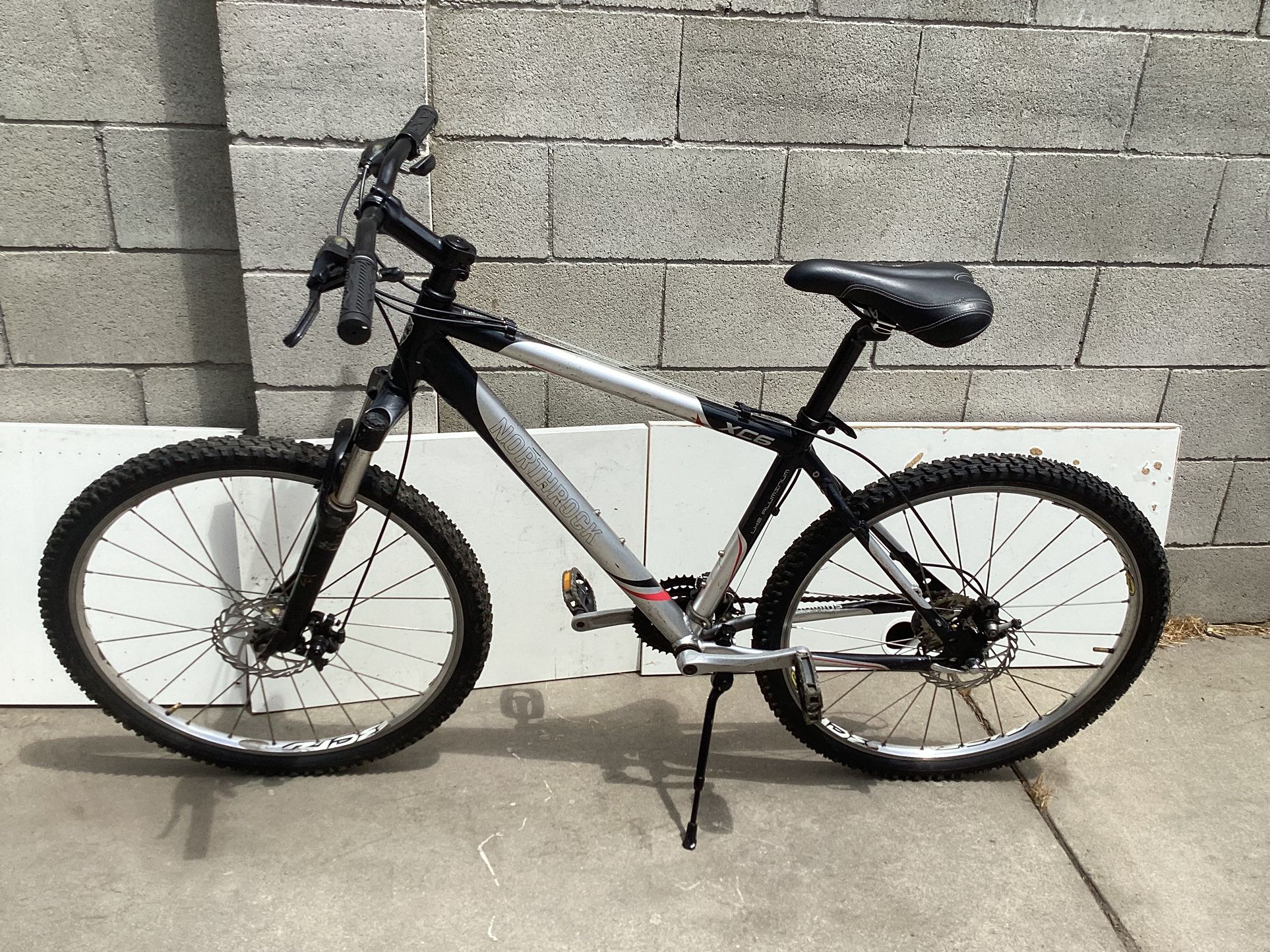 26” Mountain North Rock XC6 LH2 Disc Braks Aluminum Bike For Mees 8 Speeds Excellent Condition $145