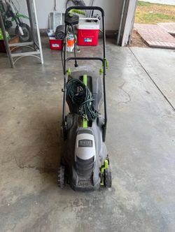 Electric lawnmower