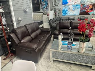 Sofa y loveseat totalmente nuevo a la venta