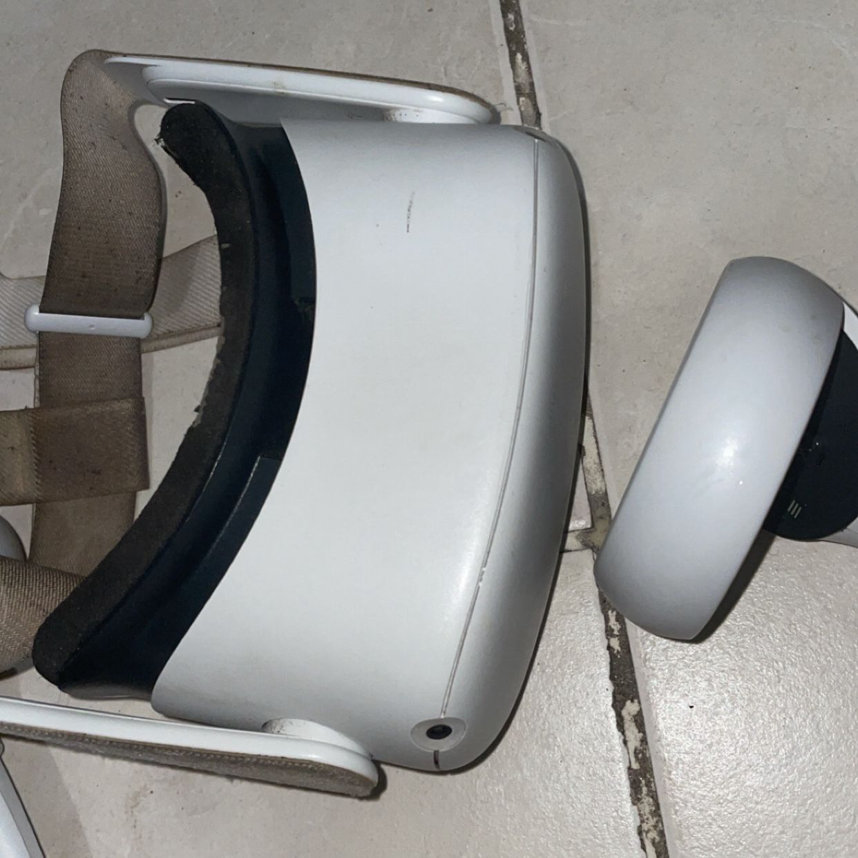 White Virtual Reality VR Headset