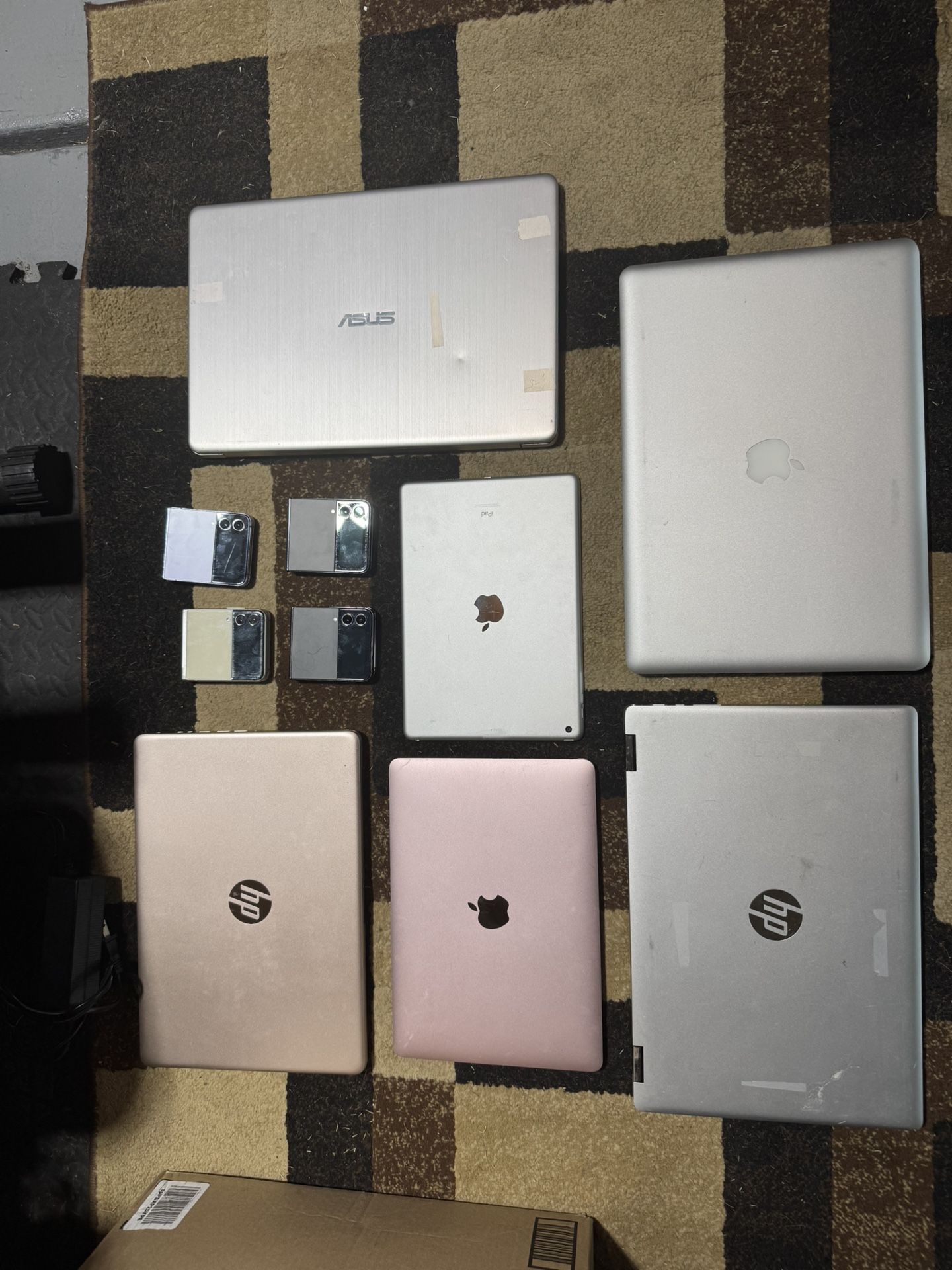 iPad / Hp / Hp / Samsung Flip Phones