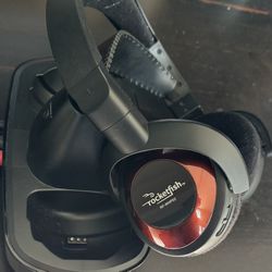 Rocketfish Wireless Headphones, Surround Sound, Voice Enhancing With Volume Adjustment Plus Aux Input With Mic Options, Great Condition