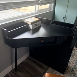 Corner writing Desk