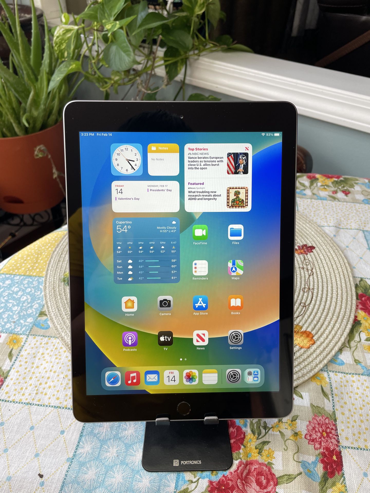 ๐๐ For Sale: ๏ฃฟ iPad (5th Gen) โ 32GB โ iOS 16 โ Perfect Gift for Kids! ๐ฑโจ๐ฅ-$99