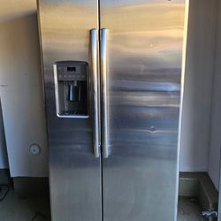 GE Stainless Steel Refrigerator 