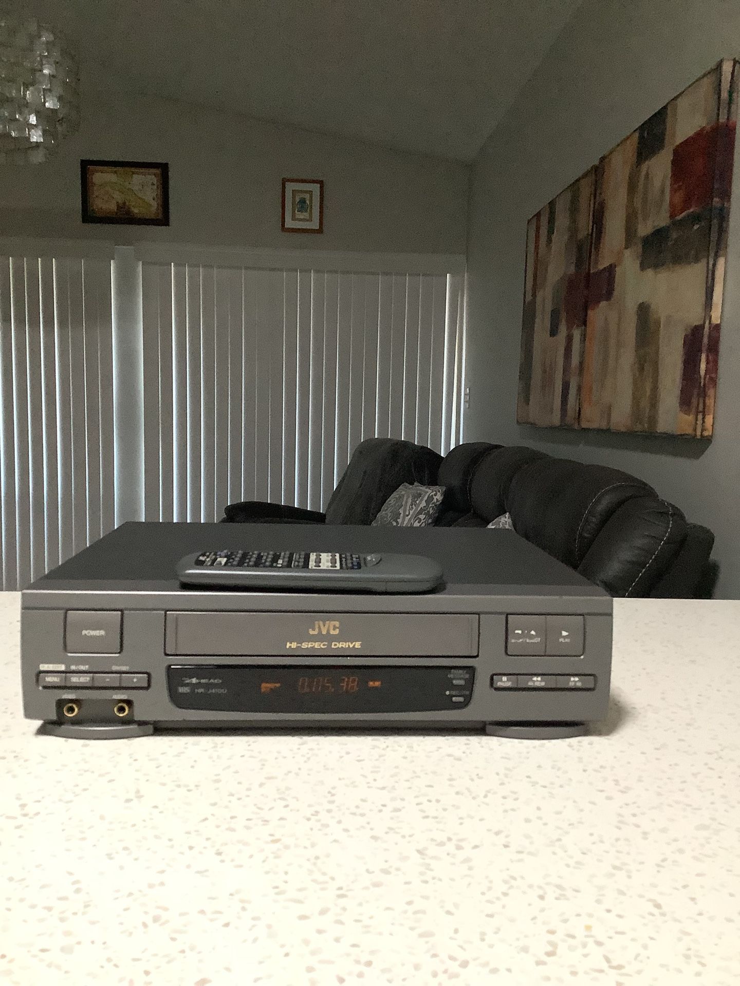 * JVC * HQ 4-head VHS VCR With HI- SPEC DRIVE SYSTEM . EXCELLENT CONDITION . MUST SEE TO APPRECIATE .