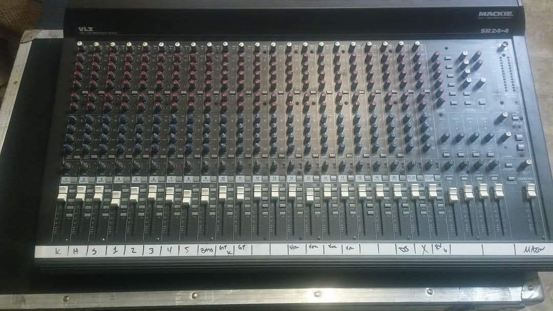 CONSOLA ANALOGA MACKIE SR24-4