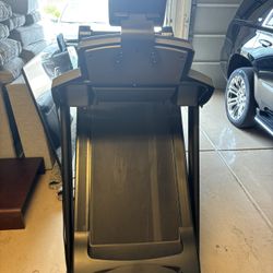 Treadmill OMA Used like New