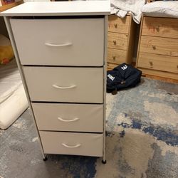 4-drawer Dresser With Fabric Bins