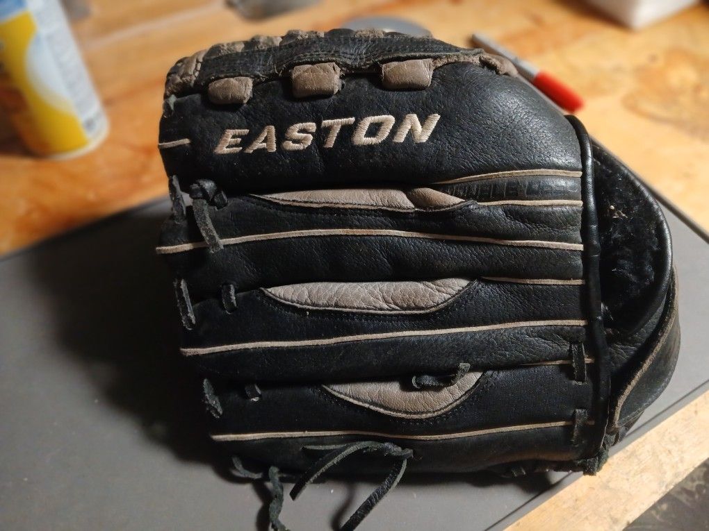 Easton Baseball Glove Black APS125