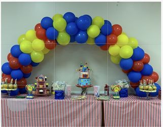 Balloon Arch/Treat Table
