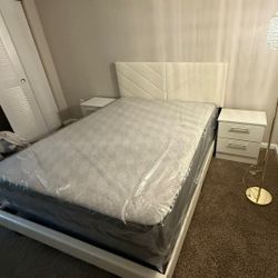 NEW BED FRAME QUEEN SIZE WITH MATTRESS AND BOX SPRING 