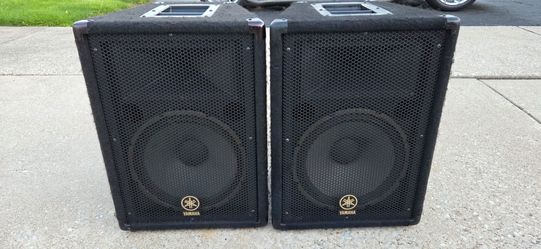 Yamaha BR12 DJ/Band Speakers