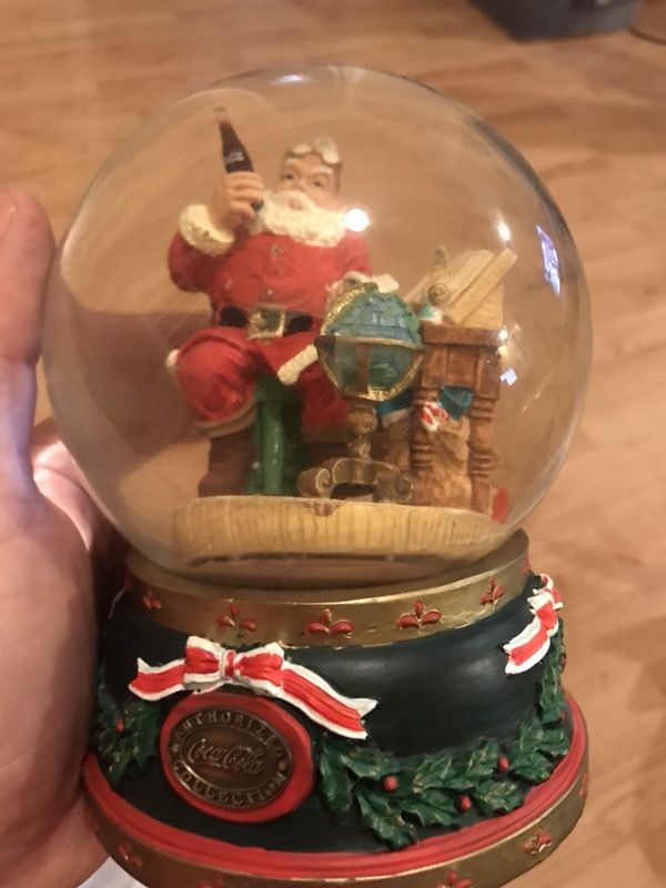 1994 Coca Cola Heritage Collection musical snow globe.