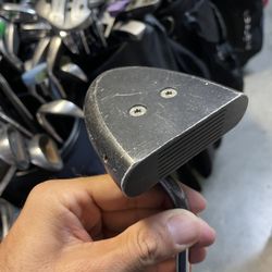 Rare vintage Pearl golf putter in right handed  Steel