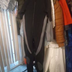 Wet Suit Can't Find A Size But Looks Like A Med