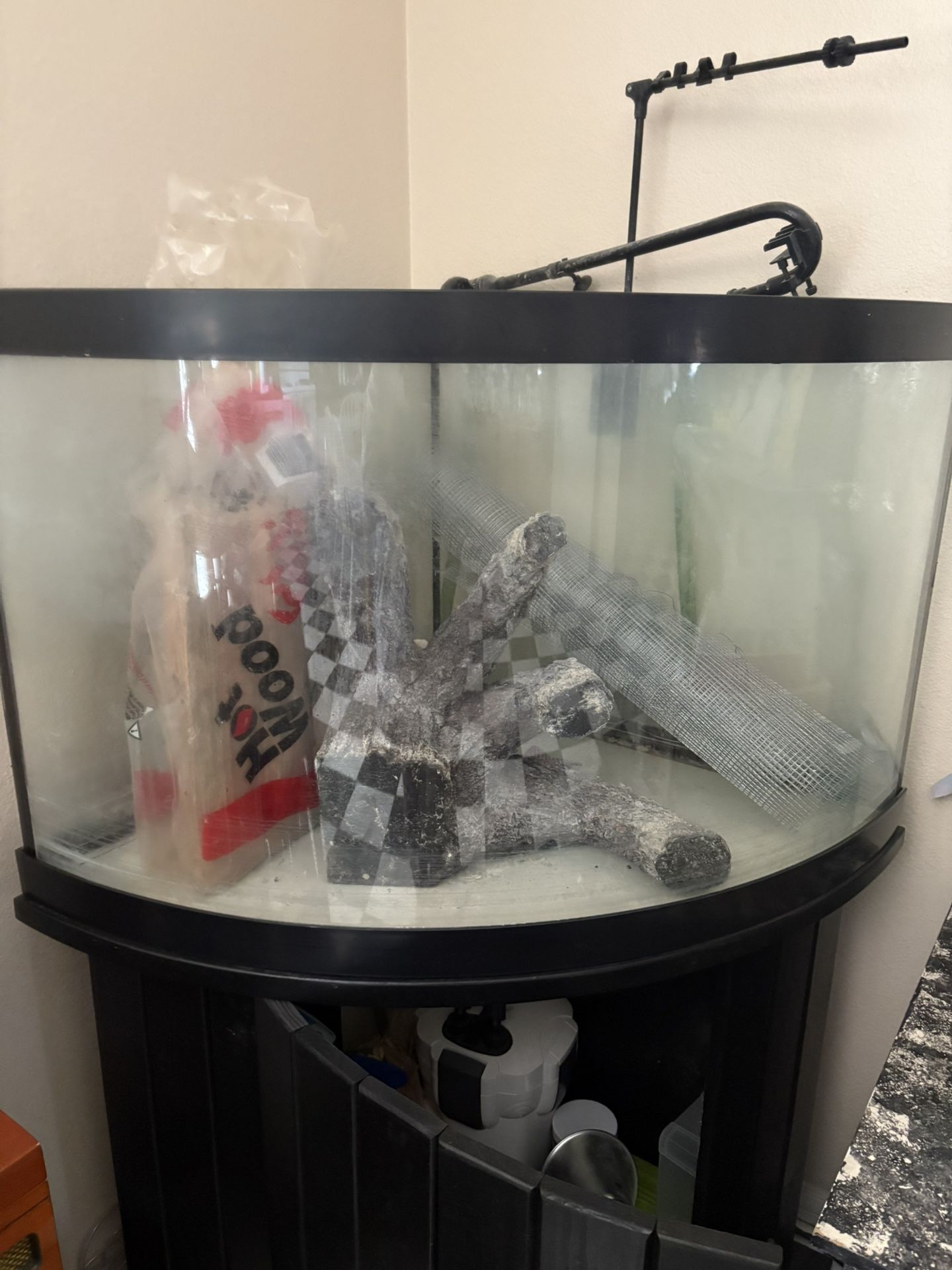 Fish Tank / Laptop