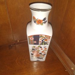 Old Imari Ware Flower Vase Made In Japan Floral Design 10in Decorative Porcelain