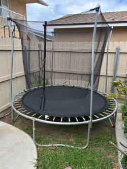Free trampoline (8ft)
