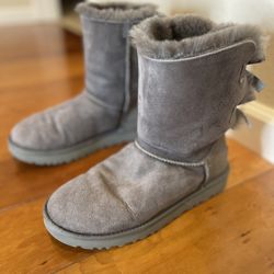 UGG BAILEY BOW SHORT GRAY BOOTS SIZE 8