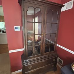 Elegant Solid Wood China Cabinet / Display Hutch – Great Condition