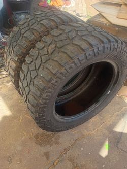 Set of two 35/12.50R22 tires