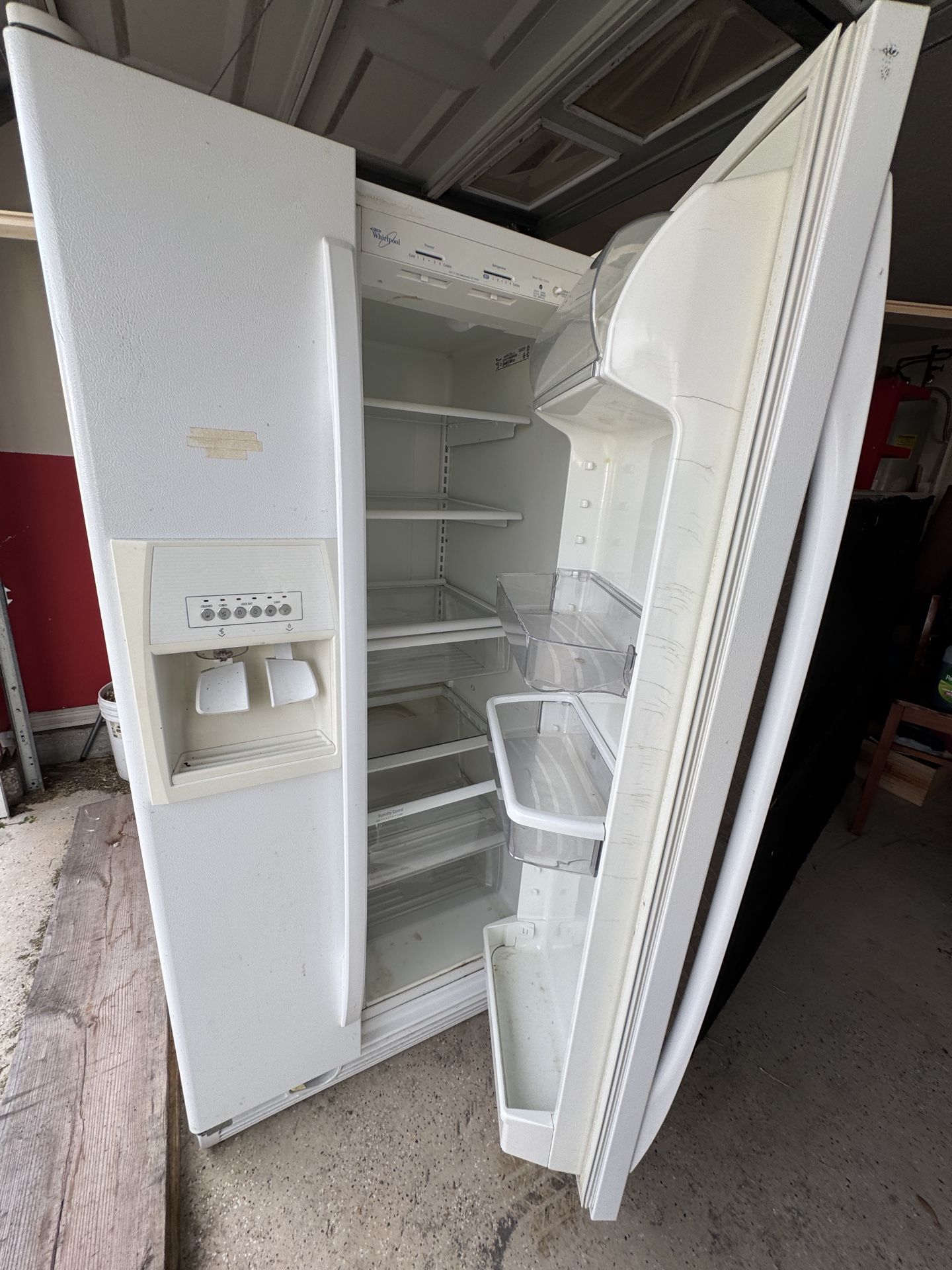 Refrigerator 
