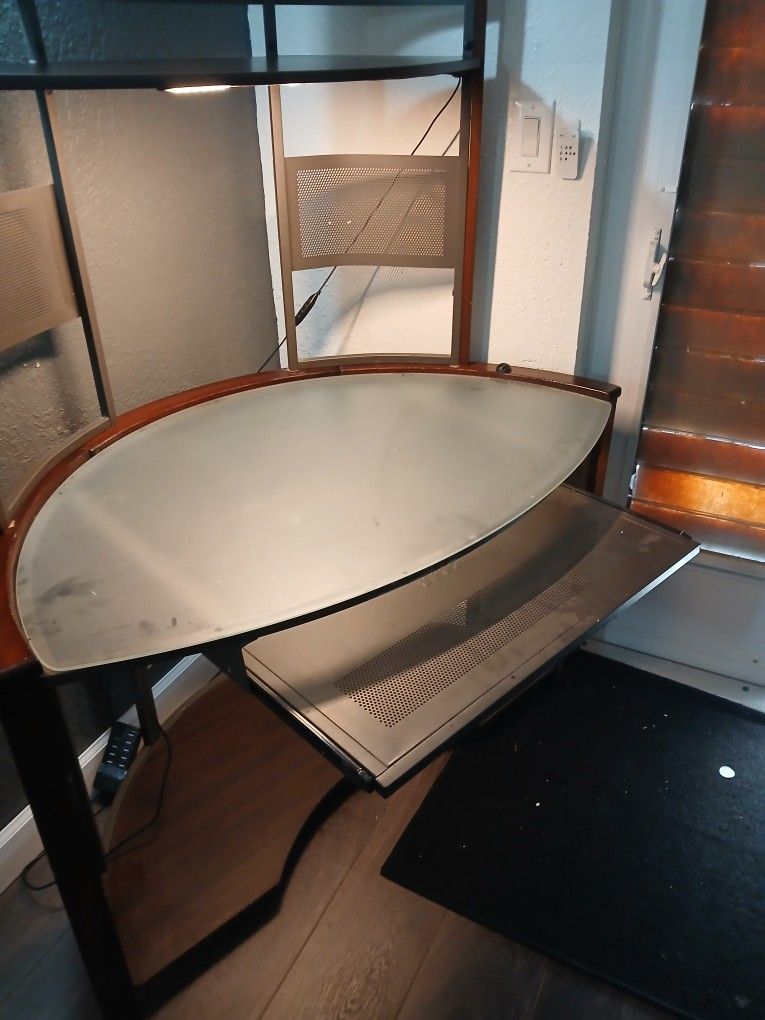 Corner Desk $30