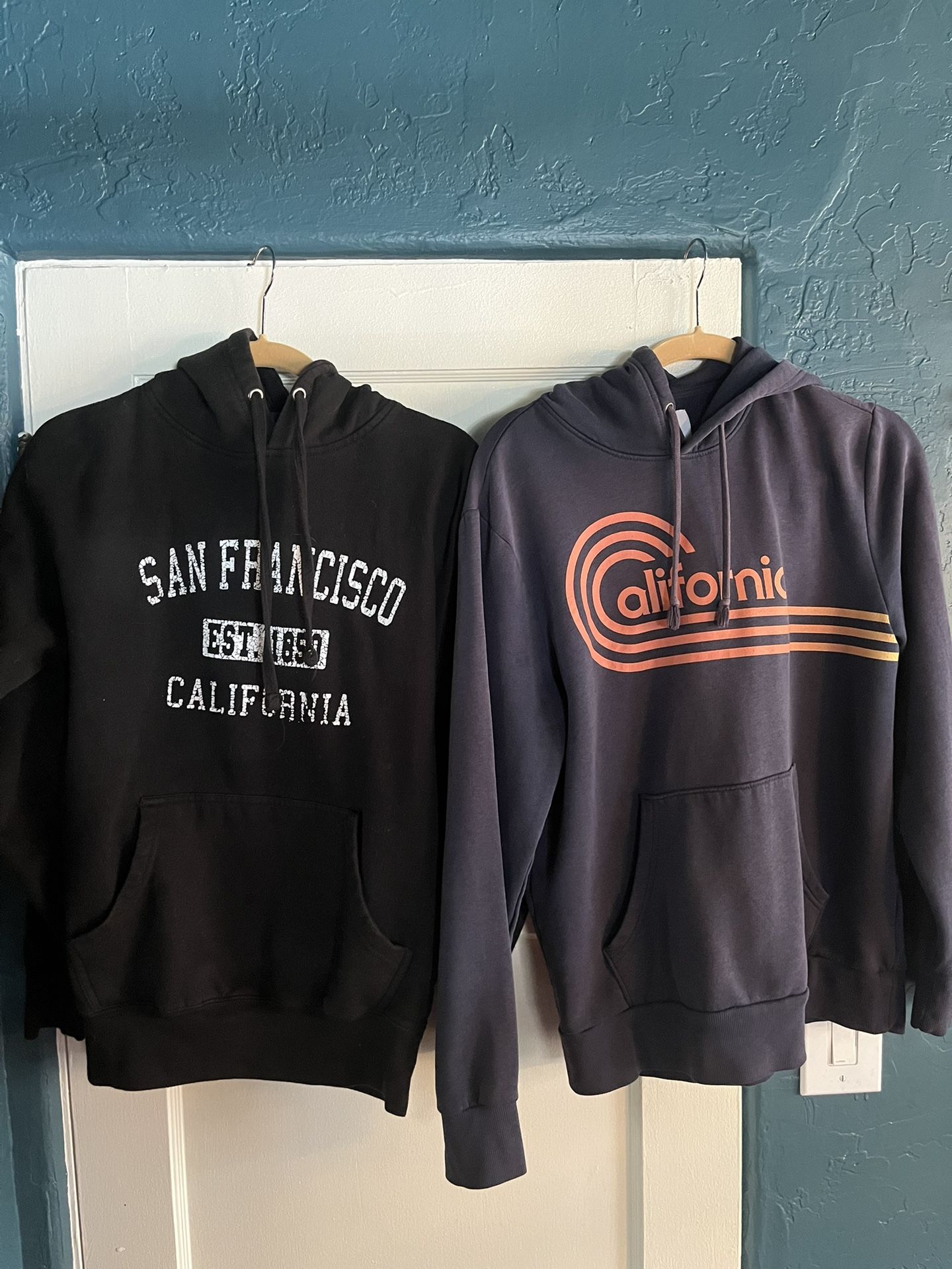 2 Boys Hoodies-/ Sweatshirts - Large