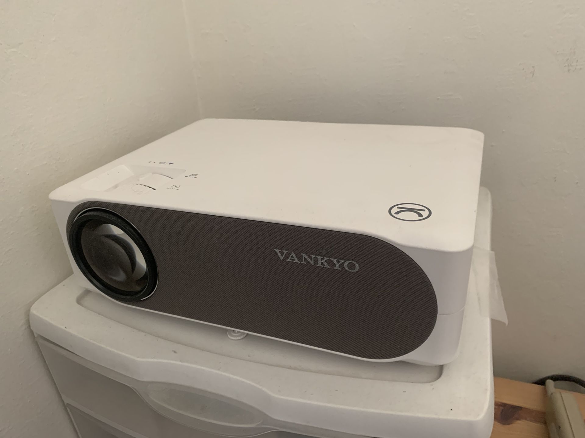 VANKYO Native 1080p projector