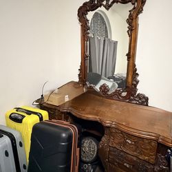 Cabinet with mirror
