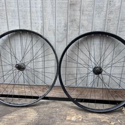 2-29” rear wheel with Shimano HG hub