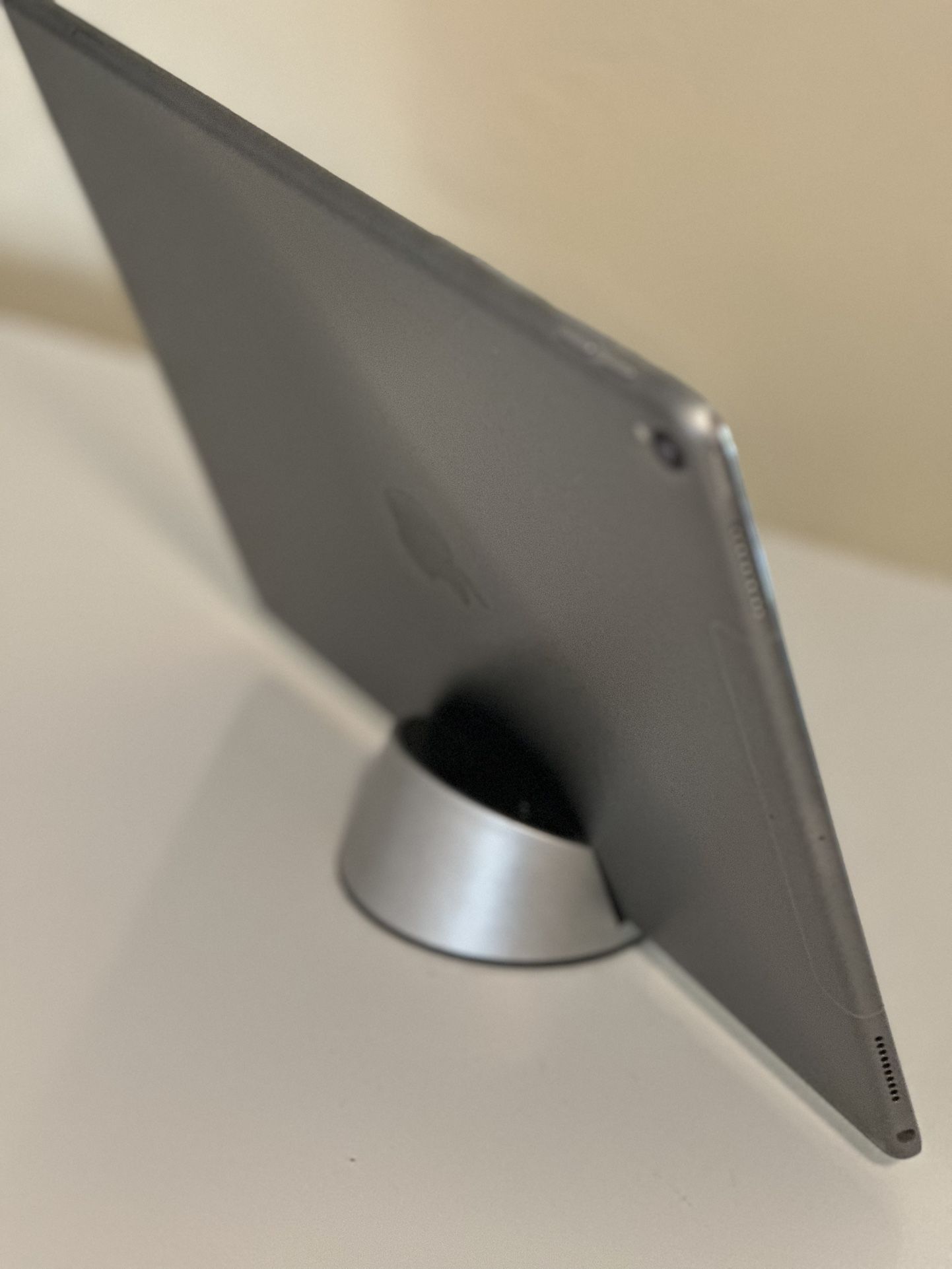 256GB iPad Pro 2nd Gen 12.9” Wifi And Cellular