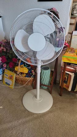 White Oscillating Standing Floor Fan