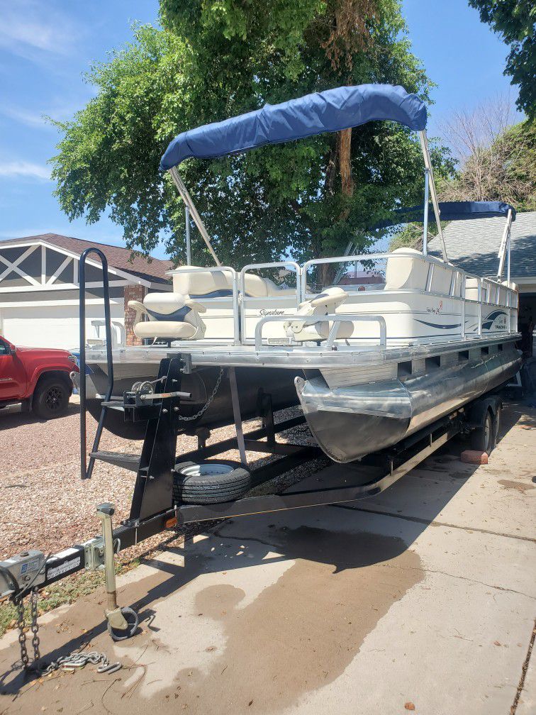 2006 Sun Tracker Party Barge 24' Pontoon Boat