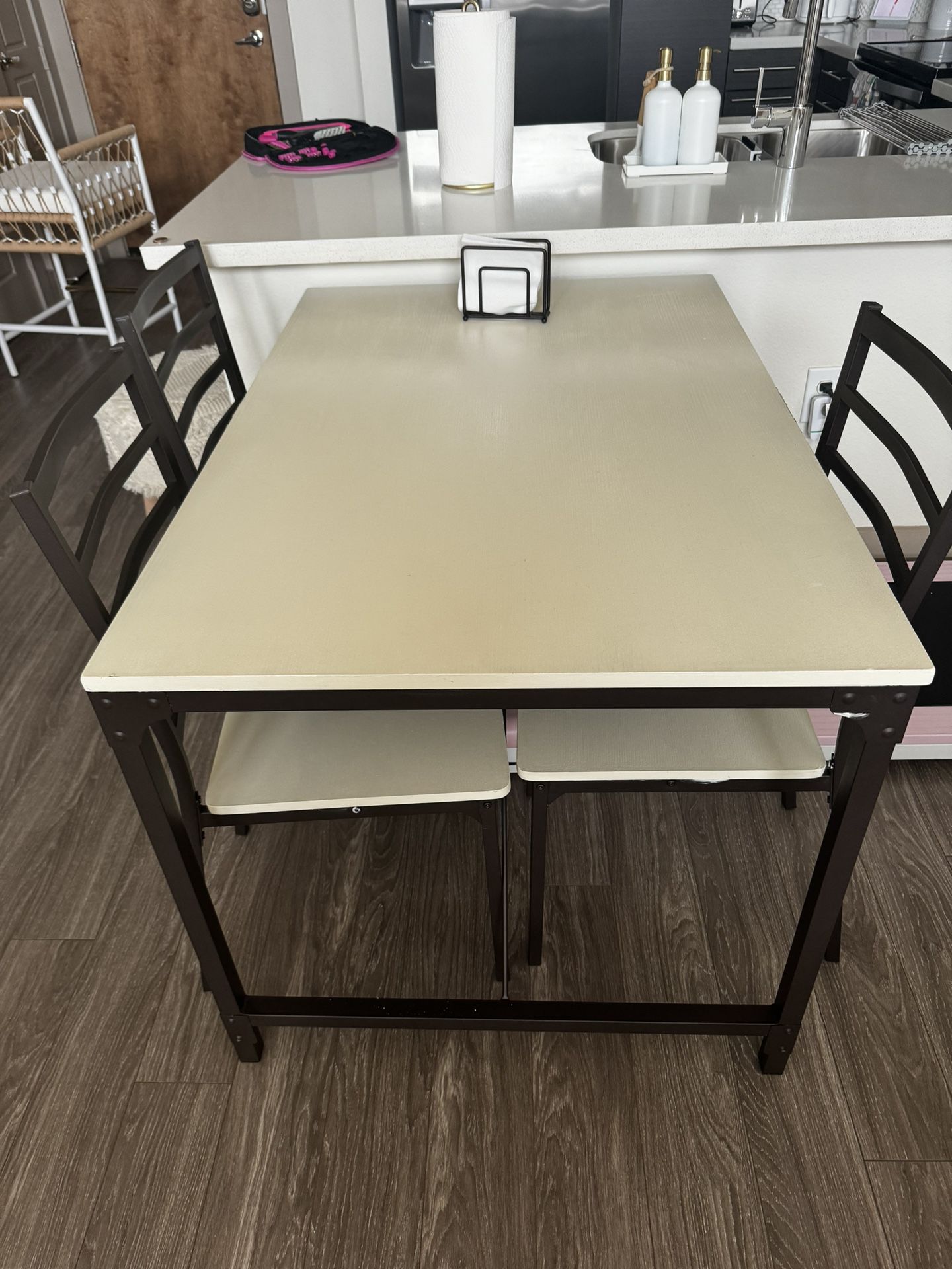 Four Top Dinning Room Table 