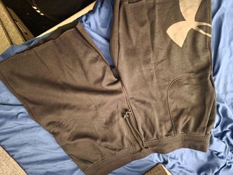 Under armor black sweatshirts 2XL